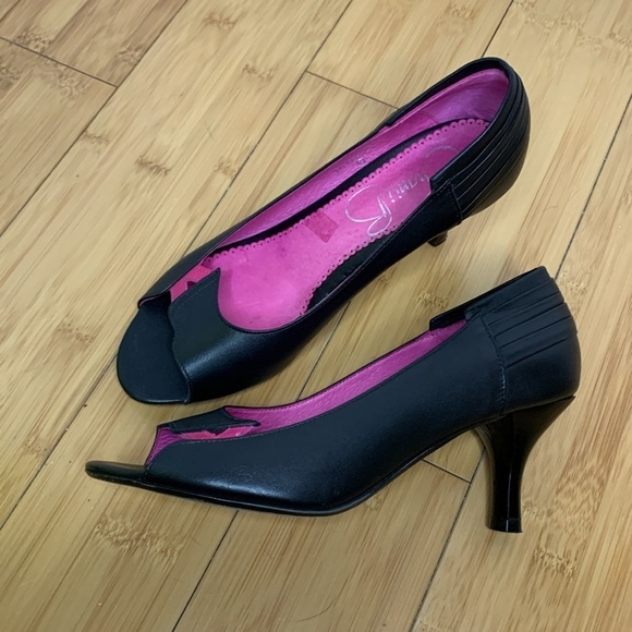 Chanii B Black and Fuchsia Open Toe Dress Shoe 2.5” Heel Pleated Detail Pumps - Picture 3 of 11